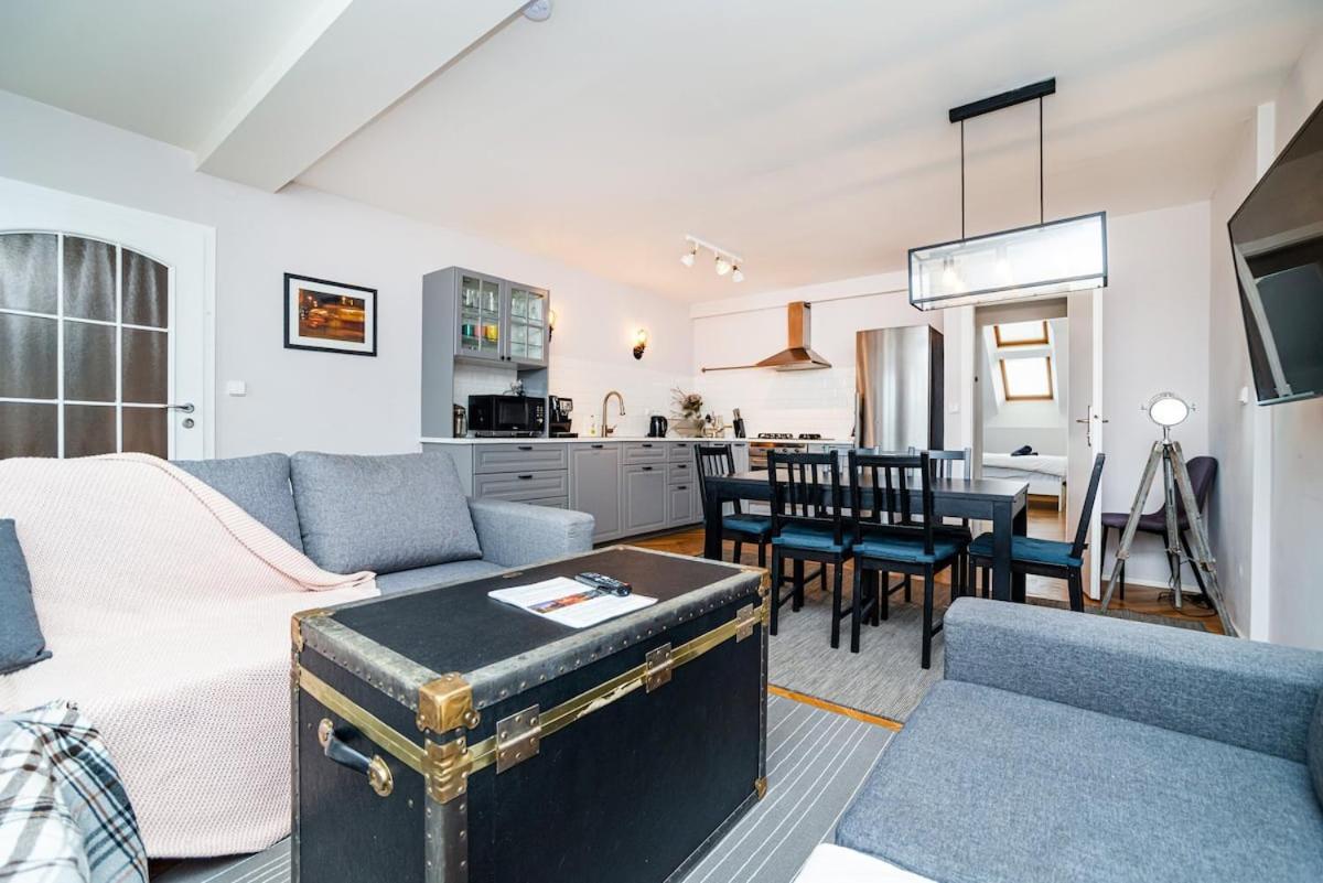 Central, Spacious, Modern 5 Bedrm Duplex W/Balcony Praga Zewnętrze zdjęcie