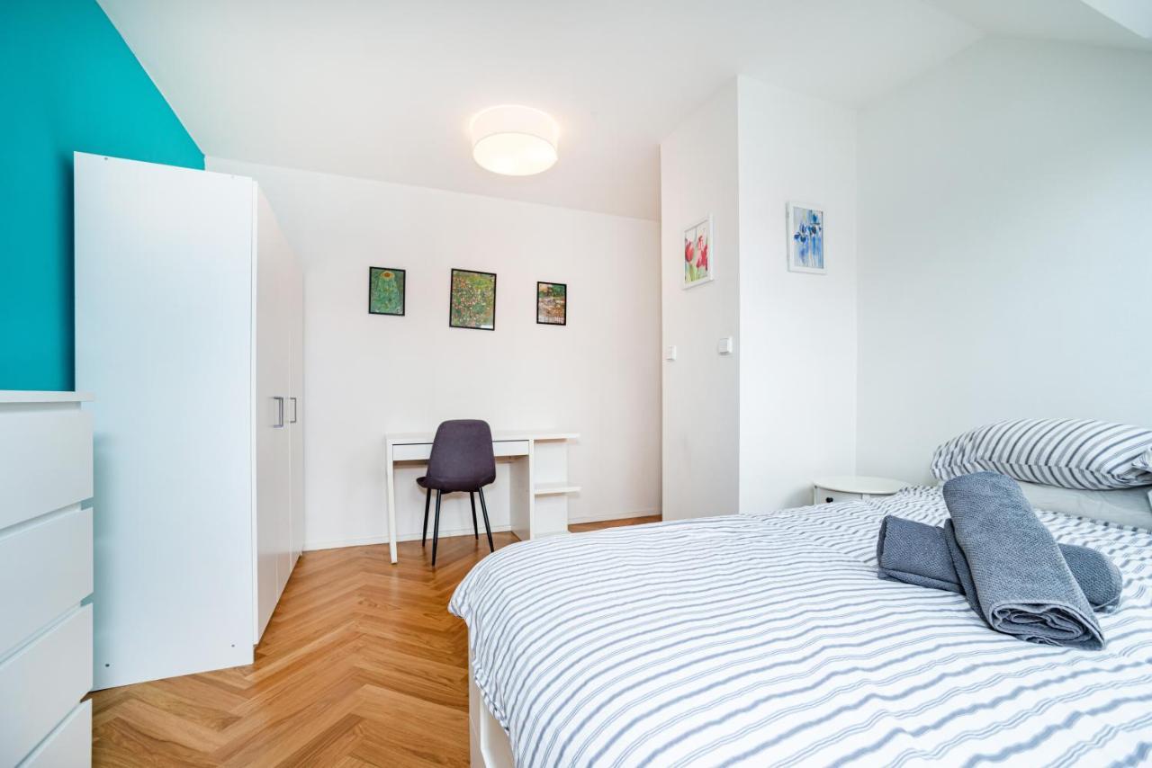 Central, Spacious, Modern 5 Bedrm Duplex W/Balcony Praga Zewnętrze zdjęcie