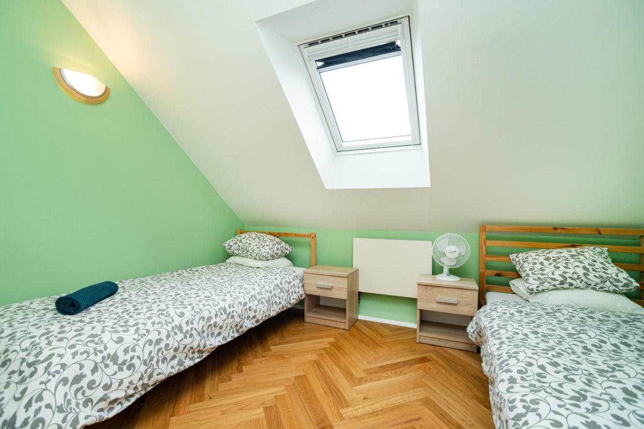 Central, Spacious, Modern 5 Bedrm Duplex W/Balcony Praga Zewnętrze zdjęcie