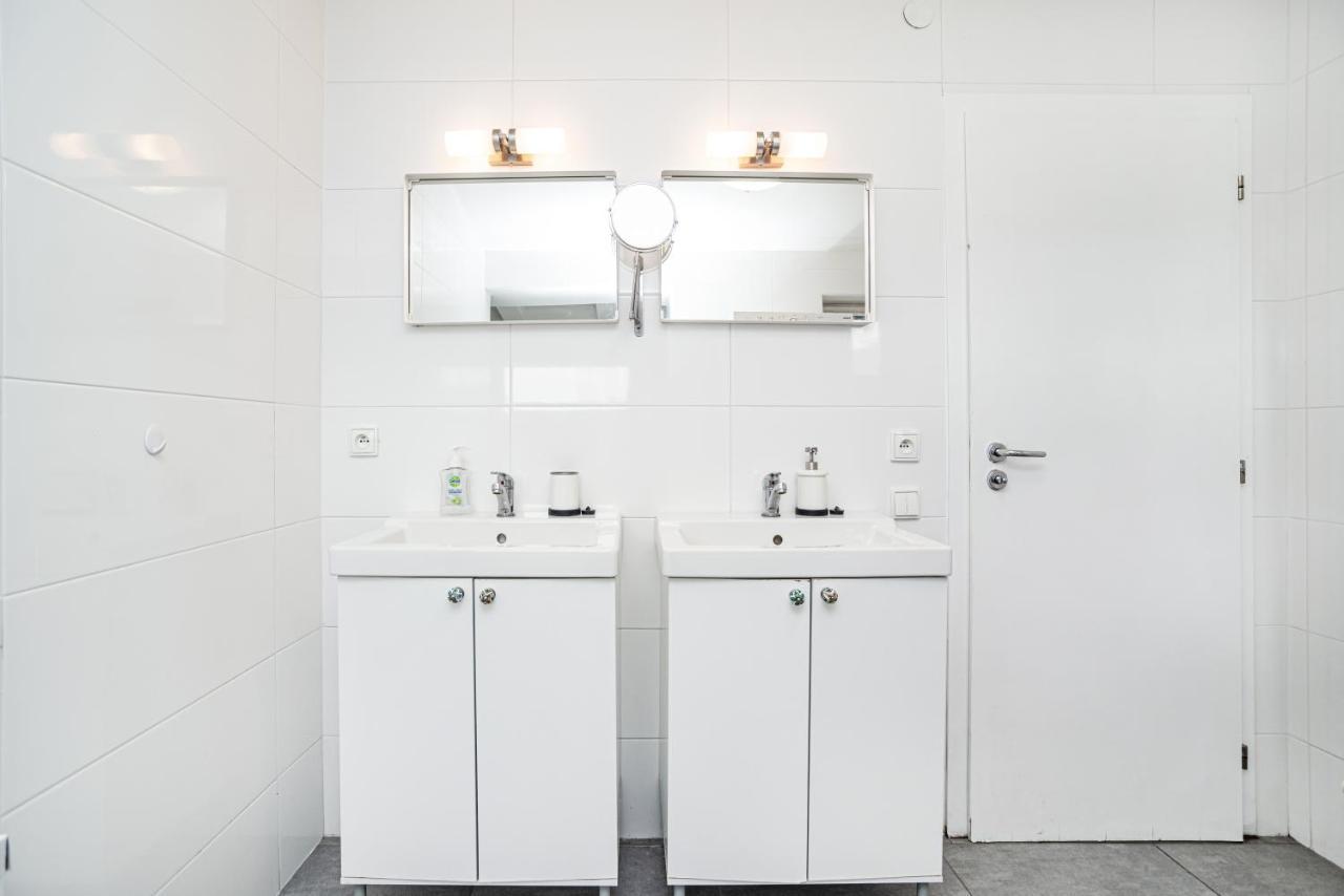 Central, Spacious, Modern 5 Bedrm Duplex W/Balcony Praga Zewnętrze zdjęcie